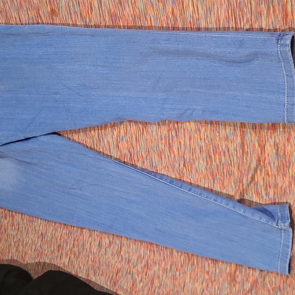 Celebrity Pink Crop Skinny Jeans, Lighter Blue Denim, Size 9/29 - Picture 6 of 9